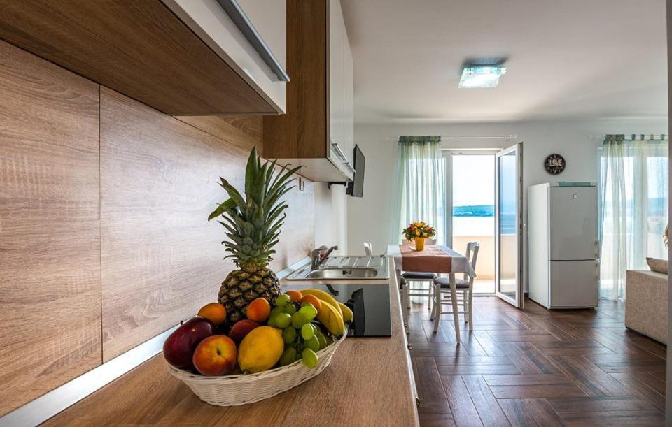 Apartments Dora Vantacici Exterior photo