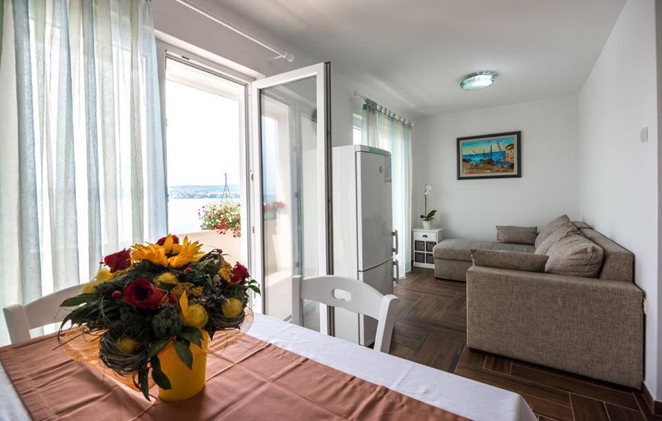 Apartments Dora Vantacici Exterior photo