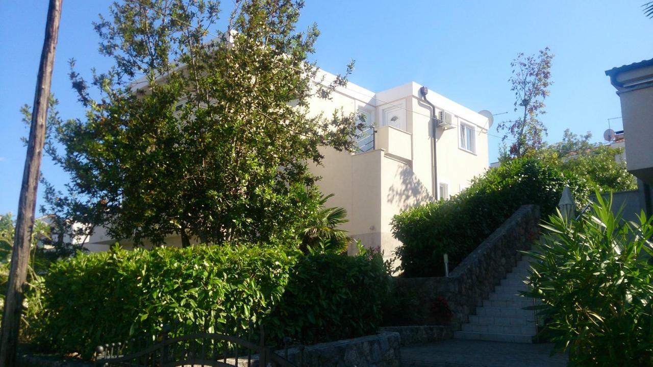Apartments Dora Vantacici Exterior photo